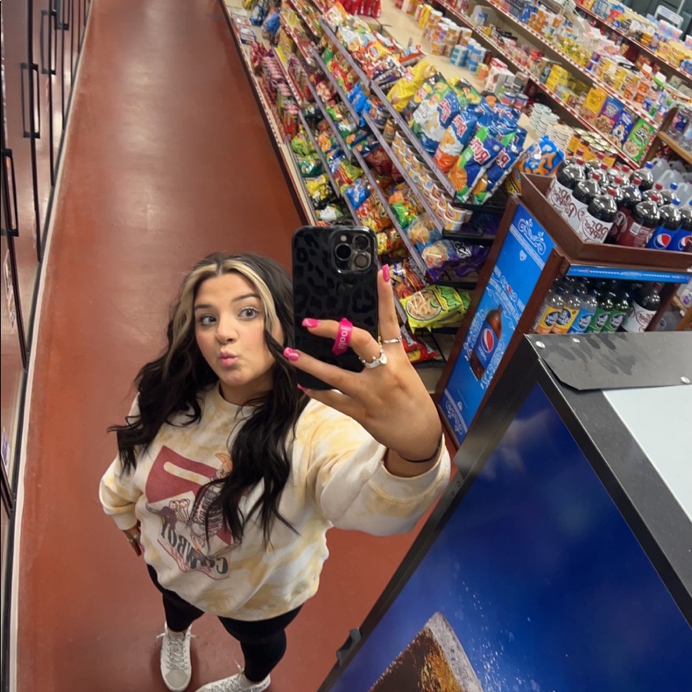 Meet your Posher, Raelynn - Picture 4 of 5